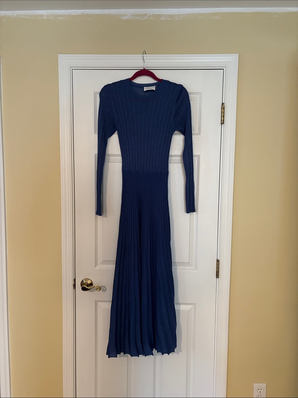 Hyacinth House Fitted Long-Sleeve Ribbed Knit Midi Dress in Blue